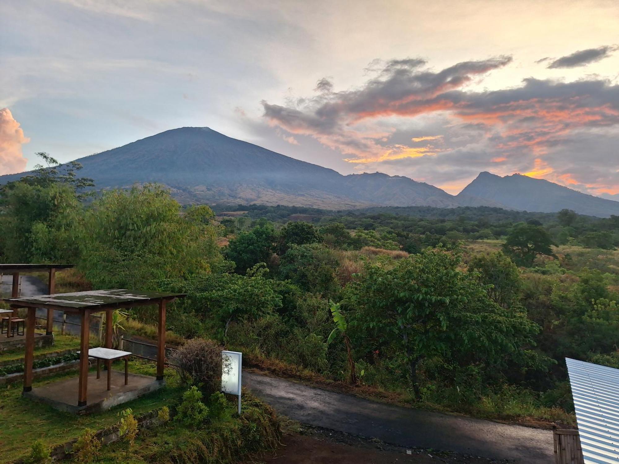 Family Rinjani Bungalow Sajang Eksteriør billede